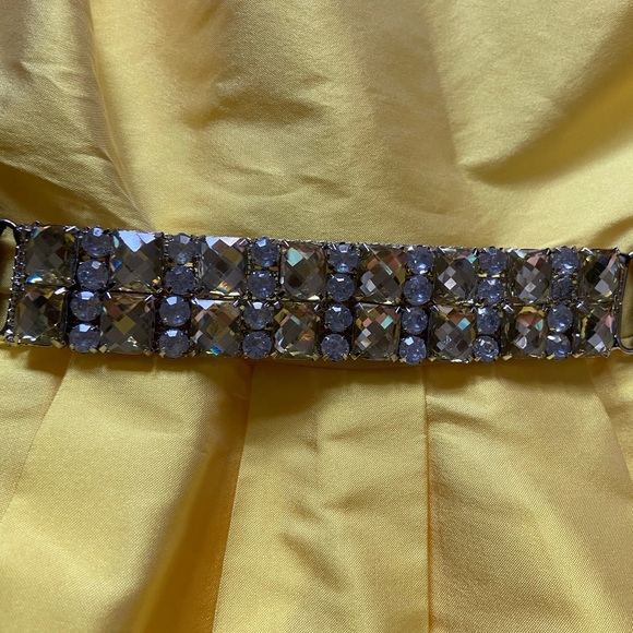 City Triangle short formal dress - Picture 2 of 8